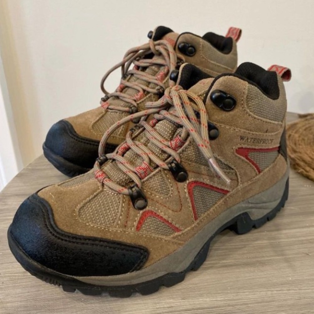 WINDRIVER hiking boot